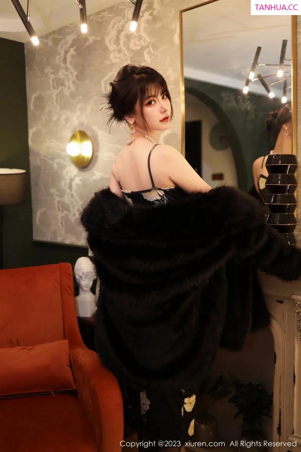  [XiuRen]高清写真图 2023.02.06 No.6220 桃桃子_ 黑丝美腿第2张图片